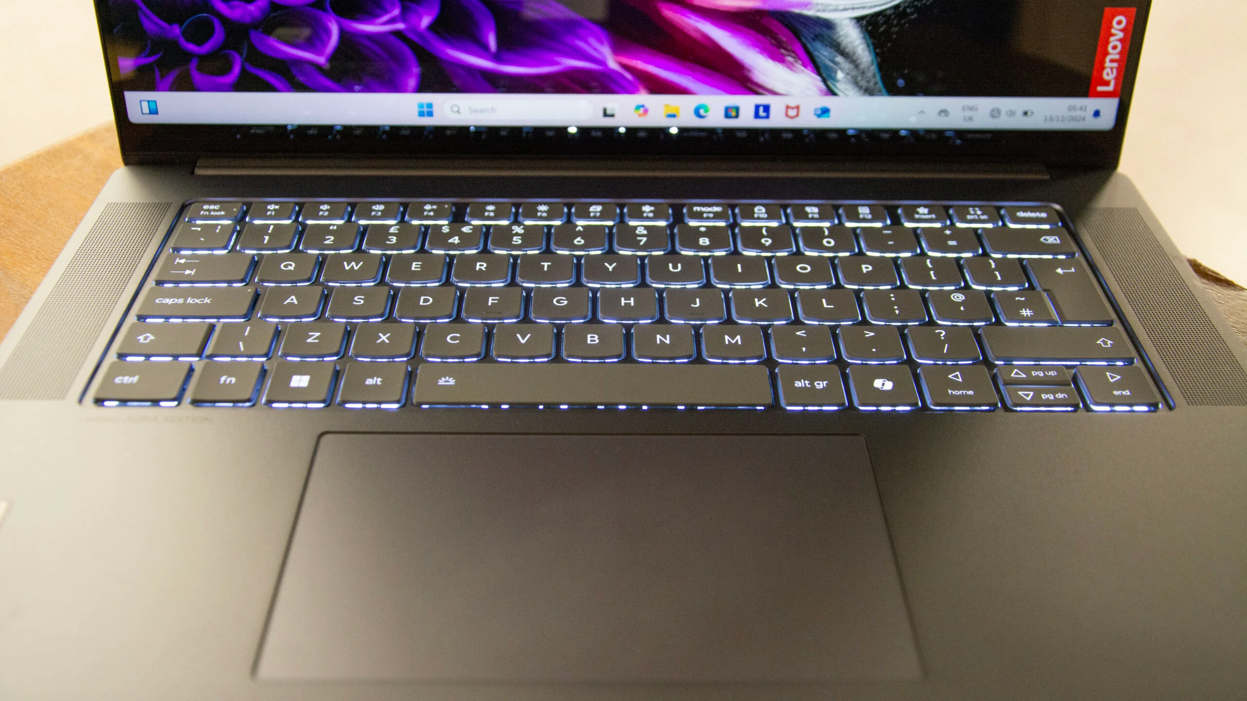 Lenovo Yoga Slim 7i Gen 9 Aura Edition17