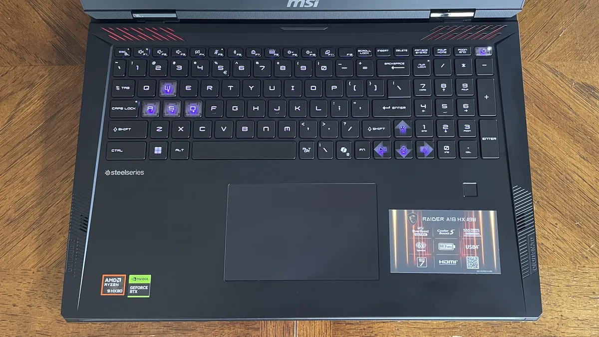 MSI Raider A18 HX 12