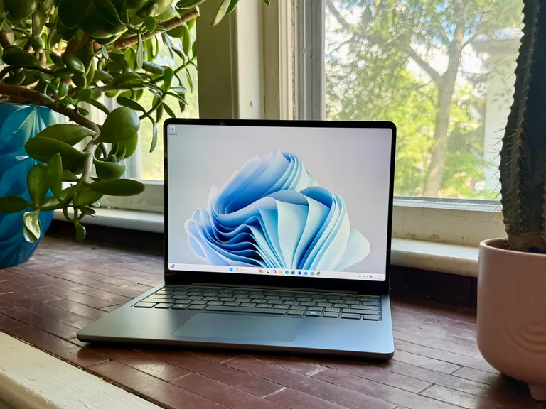 Top những chiếc laptop có thời lượng pin tốt nhất hiện nay – Lựa chọn nào là hoàn hảo cho học tập, làm việc? 15 Microsoft Surface Laptop 13 inch