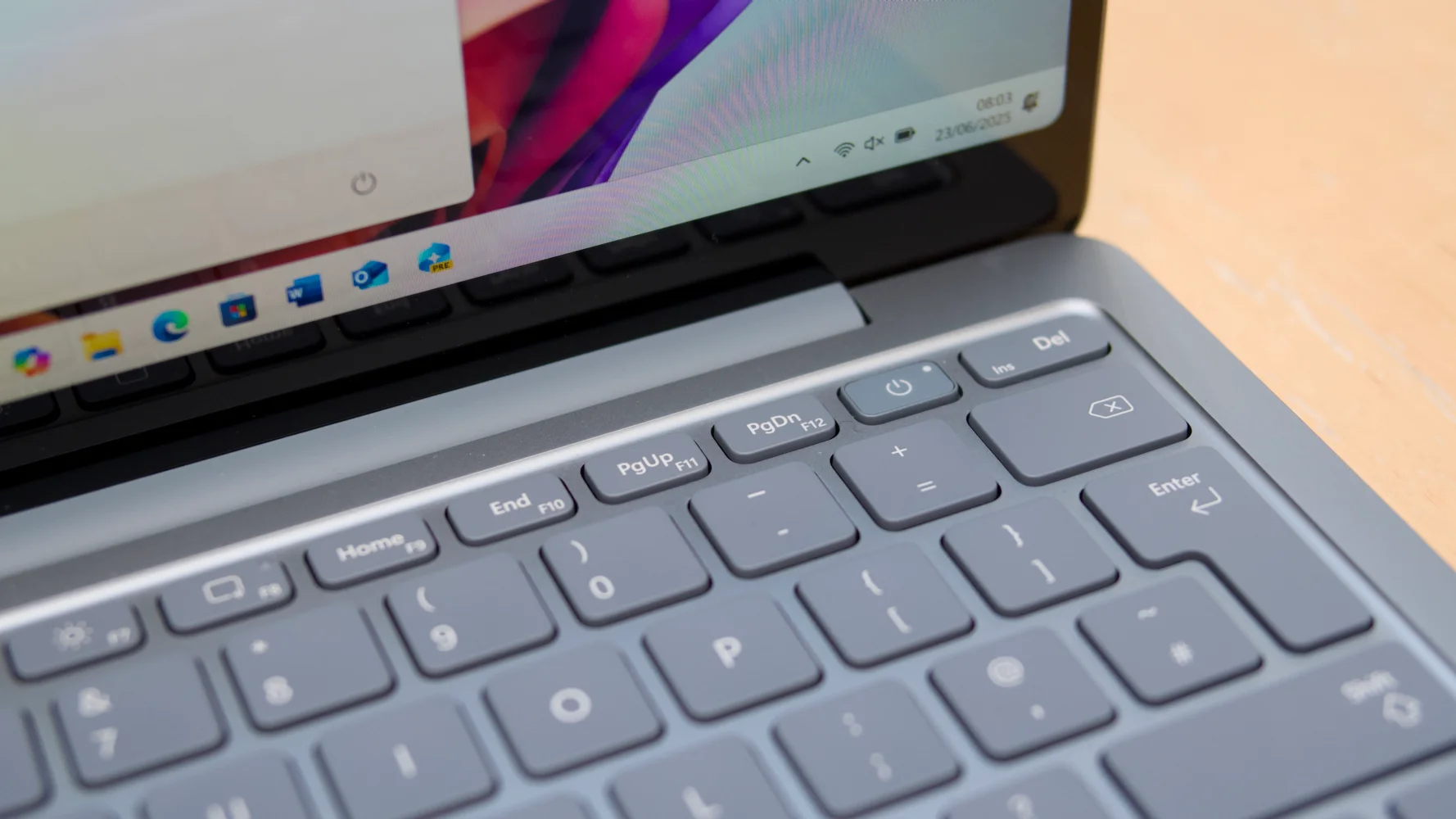 Microsoft Surface Laptop 13 inch11