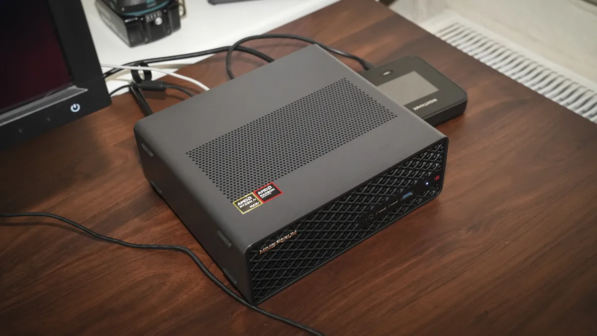 Đánh giá Minisforum MS-S1 Max: Trạm làm việctối giản hoàn hảo cho dân văn phòng 12 Minisforum MS S1 Max 4