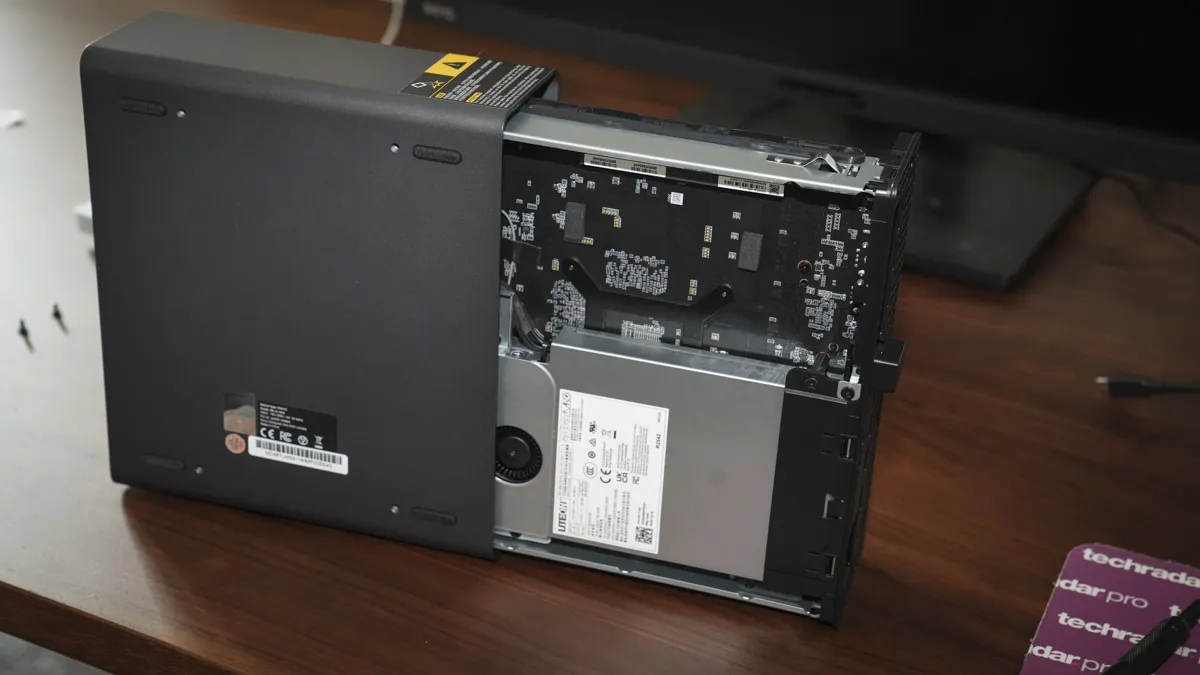 Đánh giá Minisforum MS-S1 Max: Trạm làm việctối giản hoàn hảo cho dân văn phòng 14 Minisforum MS S1 Max 6