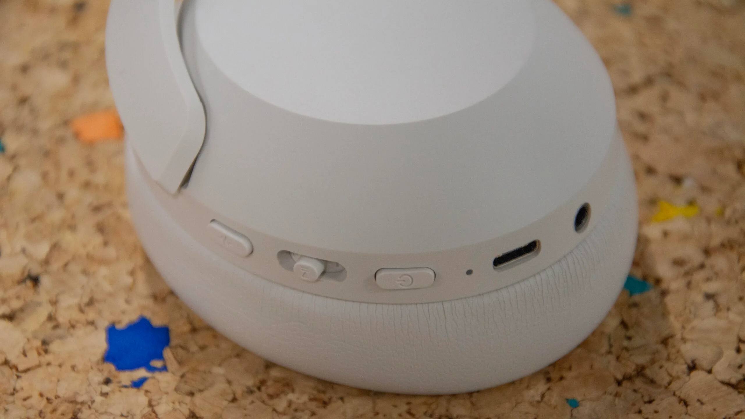 Đánh giá tai nghe Philips H8000E – Trải nghiệm âm thanh đỉnh cao với thiết kế thoải mái và công nghệ hiện đại 14 Philips H8000E 10