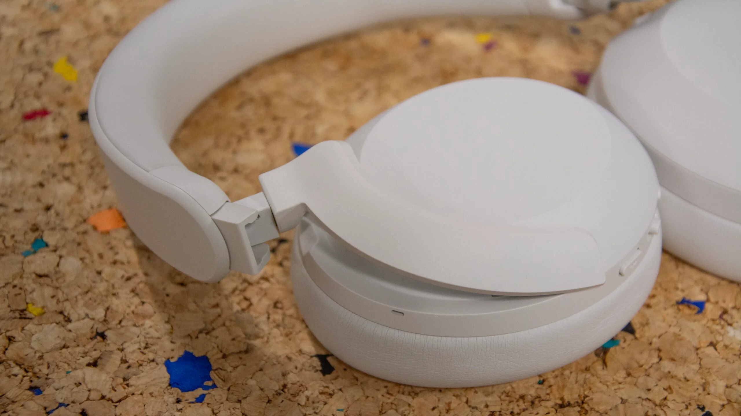 Đánh giá tai nghe Philips H8000E – Trải nghiệm âm thanh đỉnh cao với thiết kế thoải mái và công nghệ hiện đại 18 Philips H8000E 11