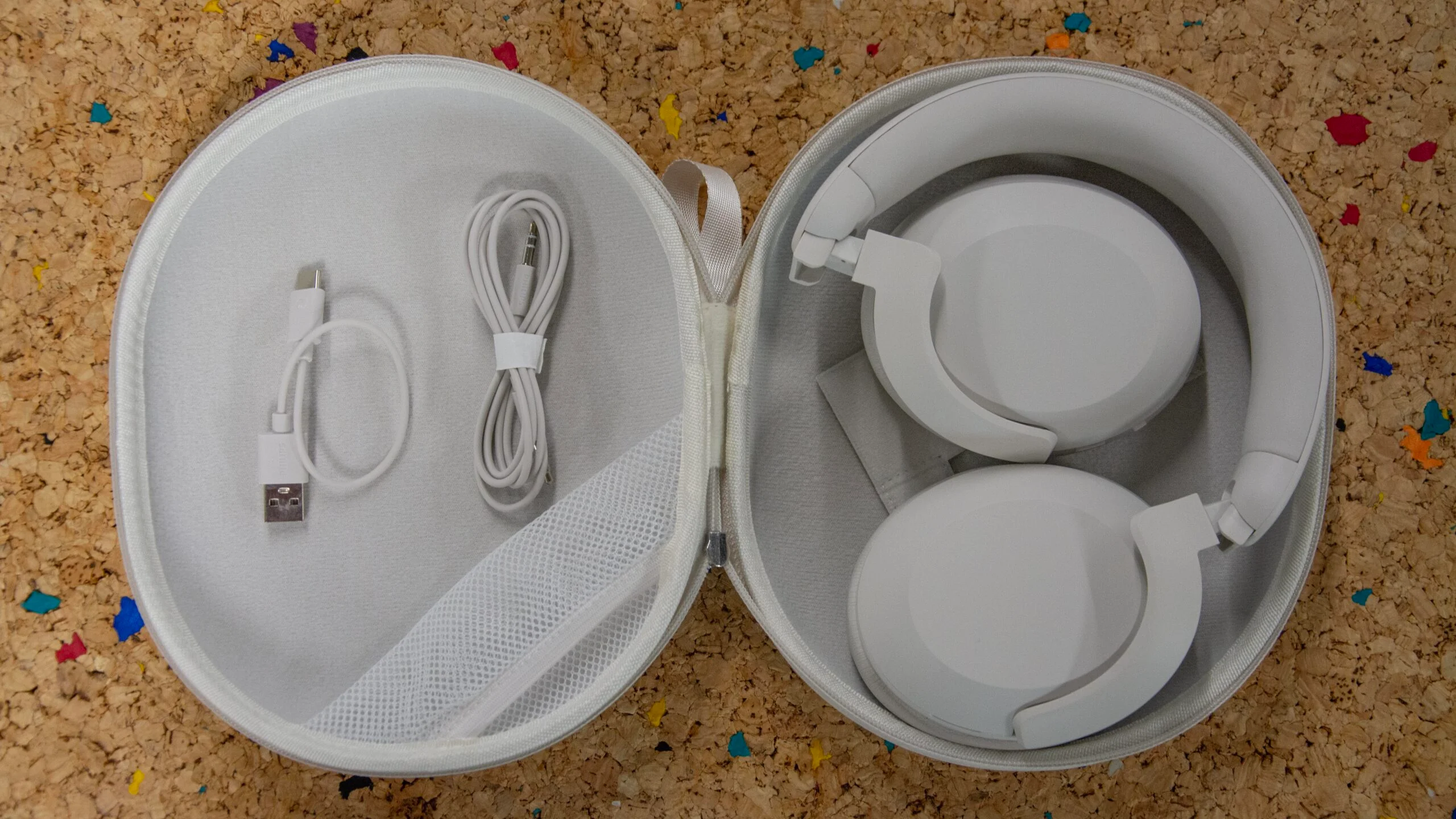 Đánh giá tai nghe Philips H8000E – Trải nghiệm âm thanh đỉnh cao với thiết kế thoải mái và công nghệ hiện đại 23 Philips H8000E 5