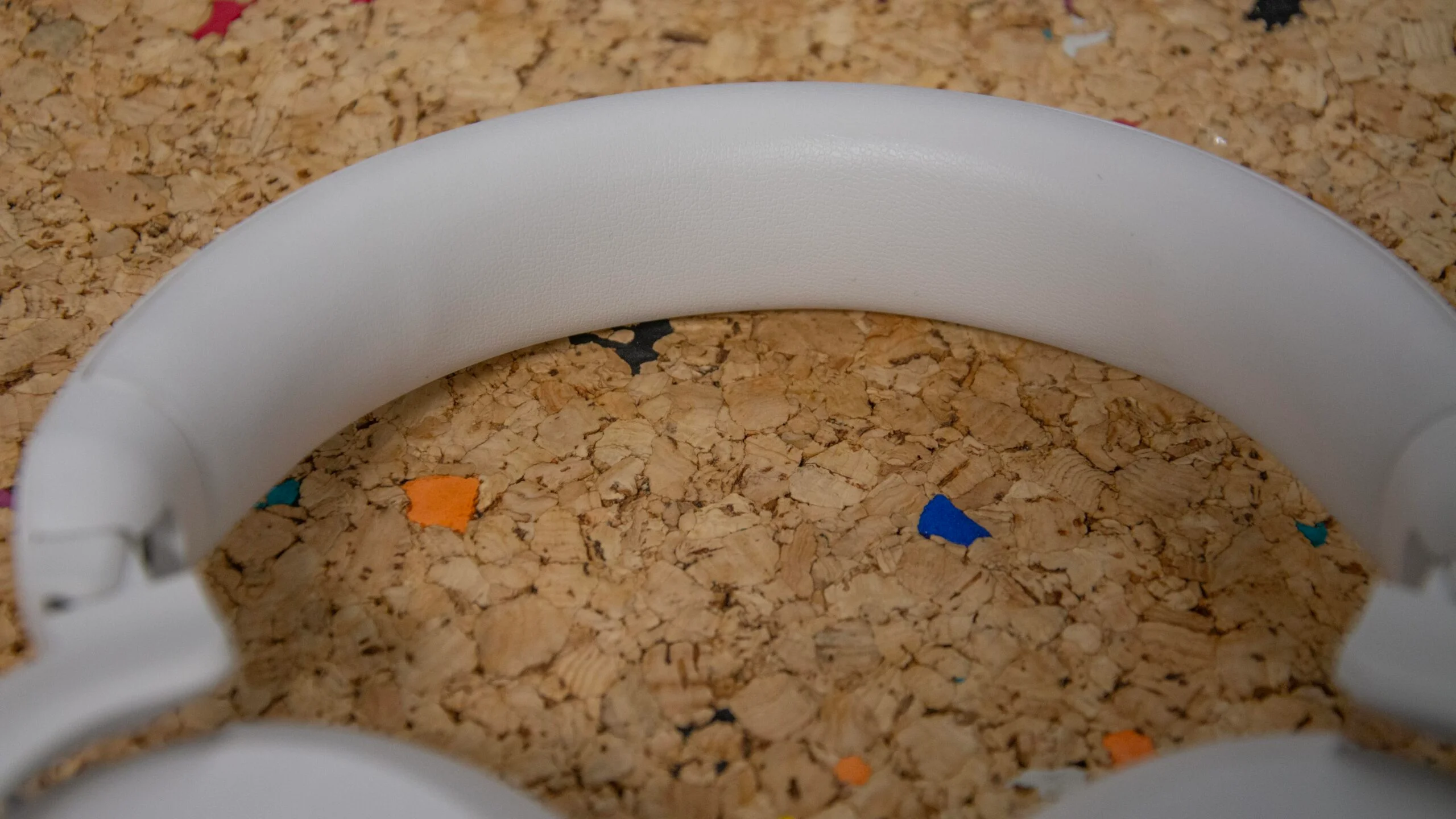 Đánh giá tai nghe Philips H8000E – Trải nghiệm âm thanh đỉnh cao với thiết kế thoải mái và công nghệ hiện đại 21 Philips H8000E 6