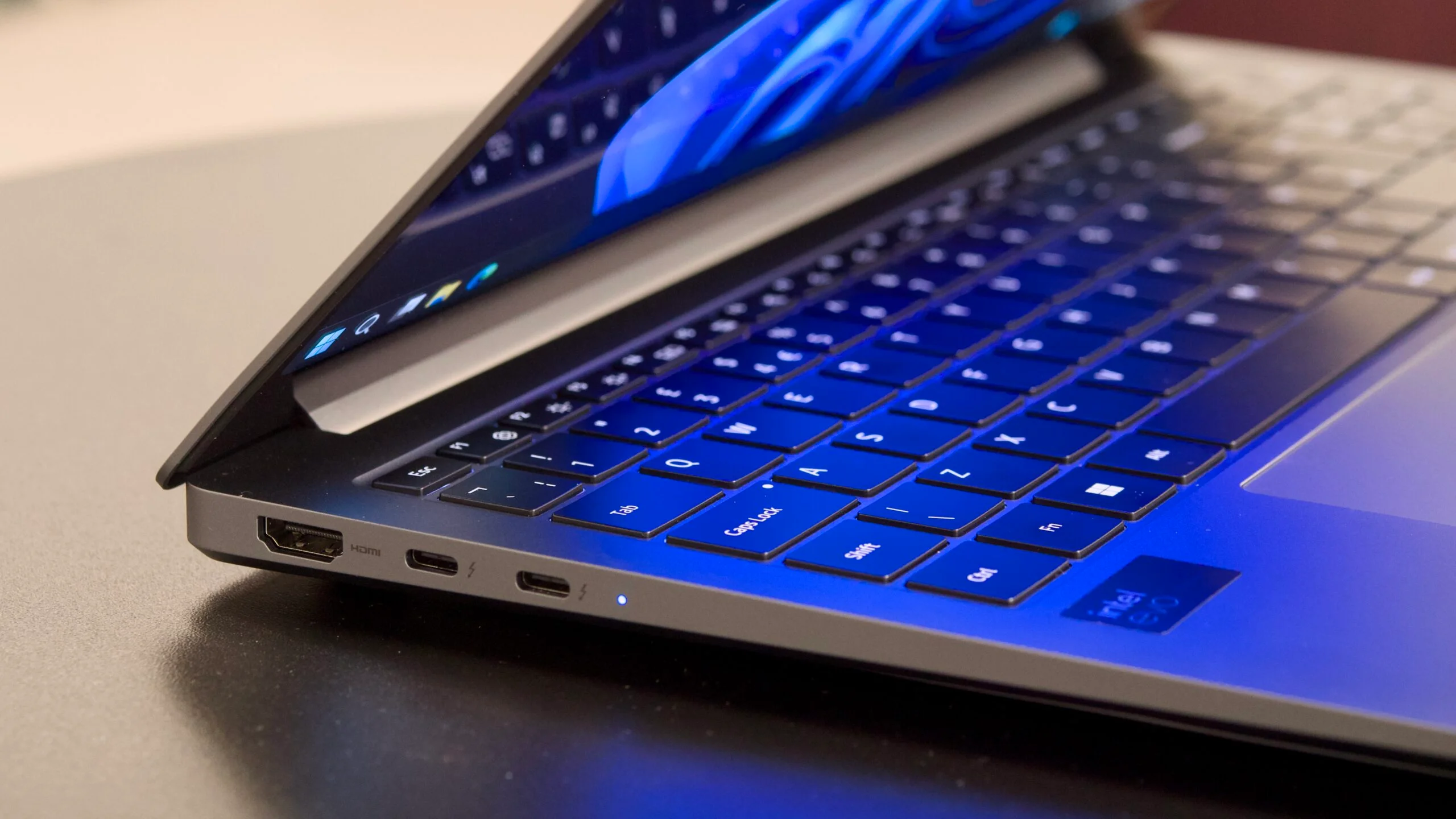 Đánh giá Samsung Galaxy Book4 Ultra – Lựa chọn hàng đầu cho làm việc, AI và sáng tạo nội dung chuyên sâu 22 Samsung Galaxy Book4 Ultra.17