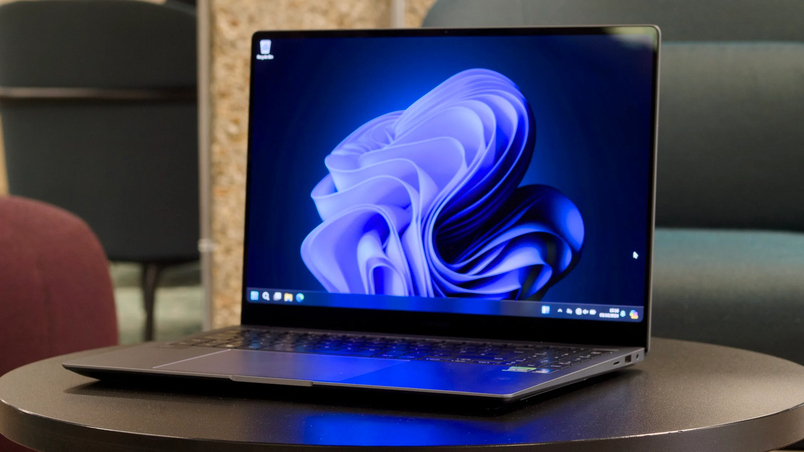 Đánh giá Samsung Galaxy Book4 Ultra – Lựa chọn hàng đầu cho làm việc, AI và sáng tạo nội dung chuyên sâu 26 Samsung Galaxy Book4 Ultra.6