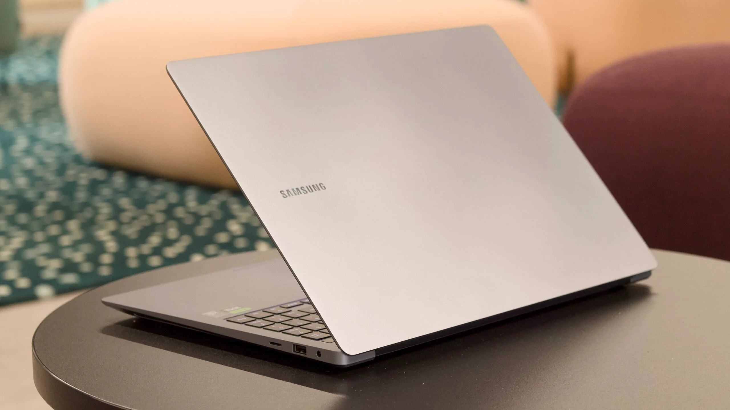 Đánh giá Samsung Galaxy Book4 Ultra – Lựa chọn hàng đầu cho làm việc, AI và sáng tạo nội dung chuyên sâu 17 Samsung Galaxy Book4 Ultra.8