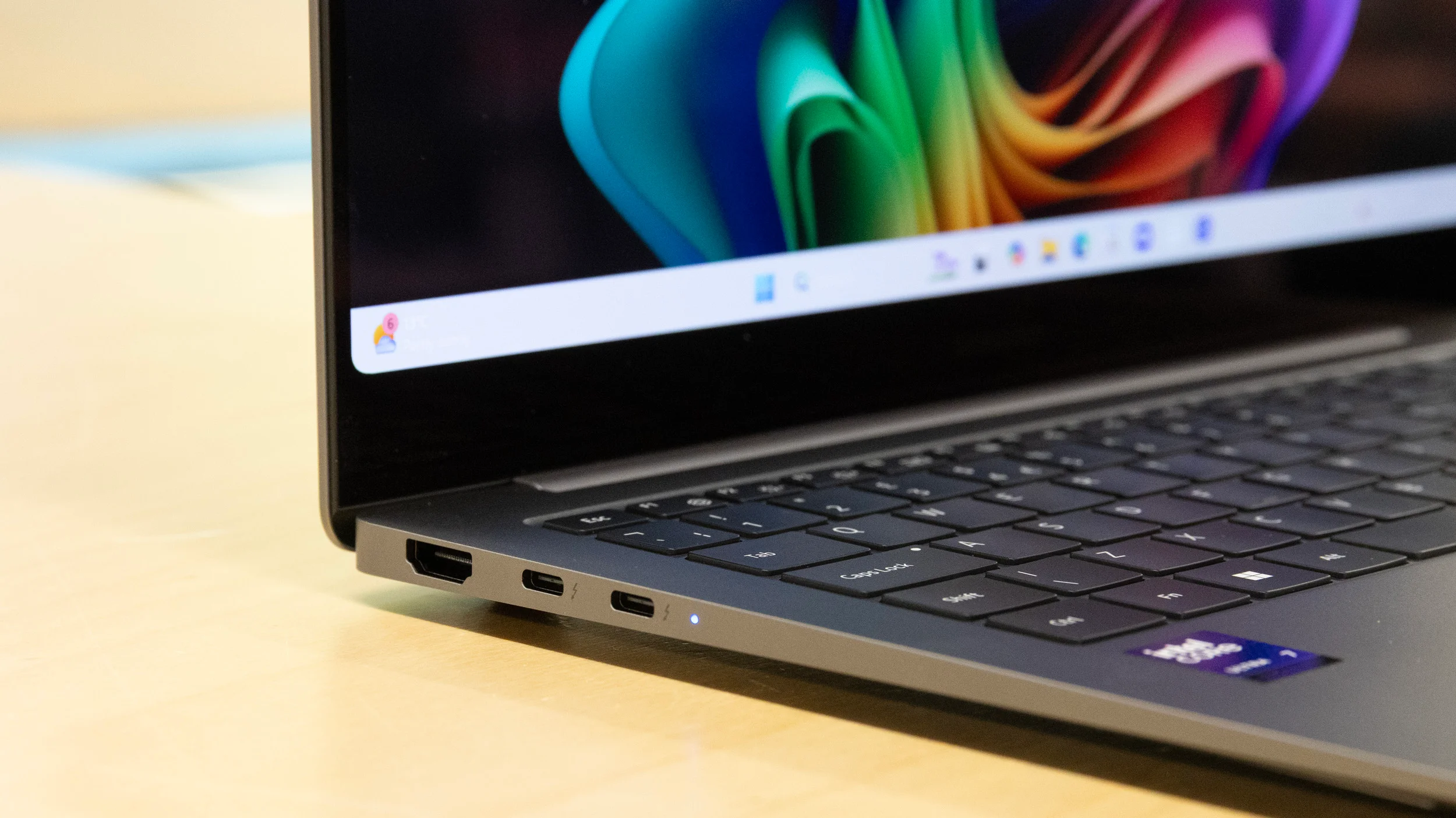 Đánh giá Samsung Galaxy Book5 Pro – Laptop cao cấp mỏng nhẹ, màn hình ấn tượng và hiệu năng mạnh mẽ cho người dùng chuyên nghiệp 26 Samsung Galaxy Book5 Pro.11