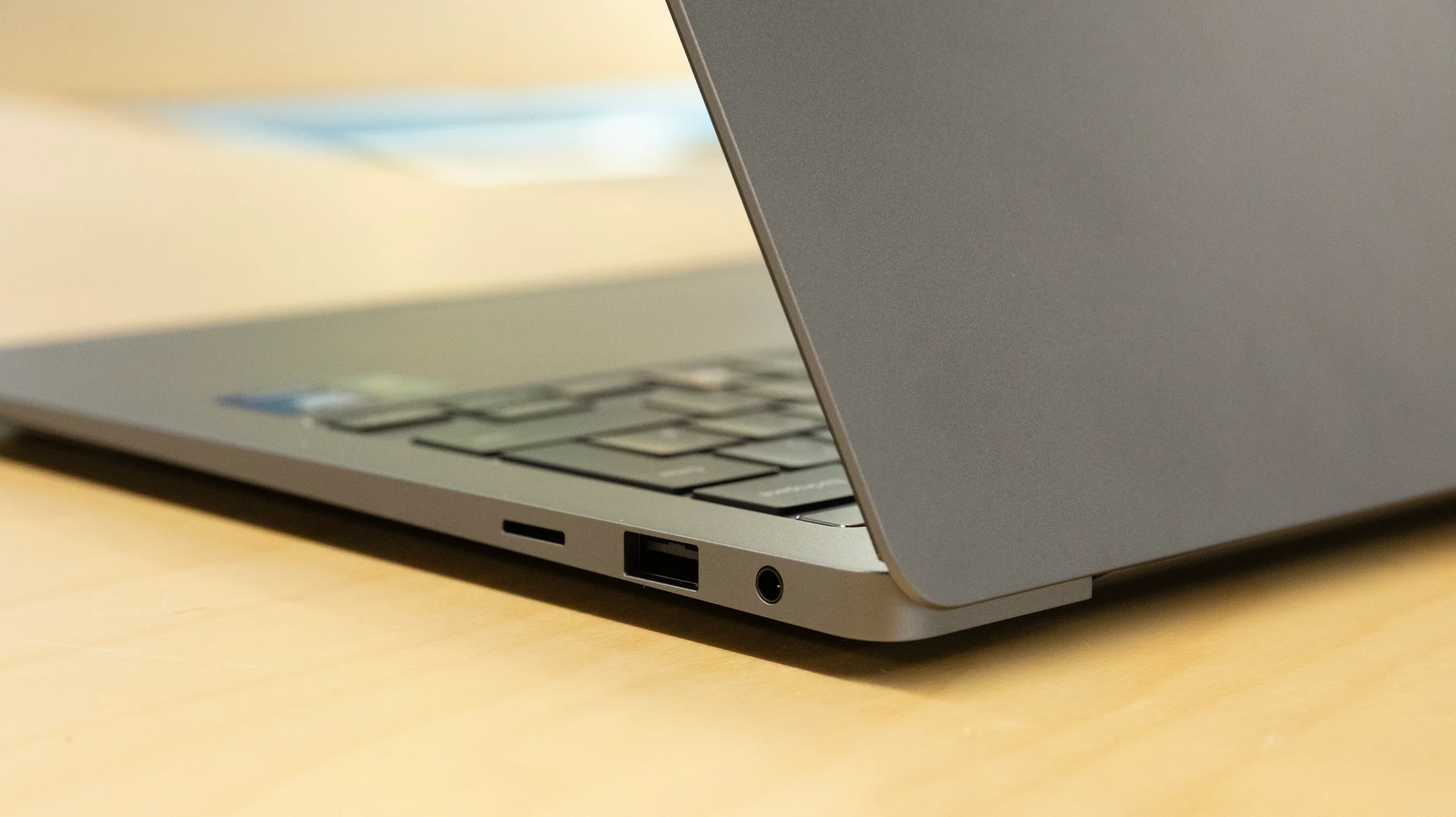 Đánh giá Samsung Galaxy Book5 Pro – Laptop cao cấp mỏng nhẹ, màn hình ấn tượng và hiệu năng mạnh mẽ cho người dùng chuyên nghiệp 25 Samsung Galaxy Book5 Pro.13