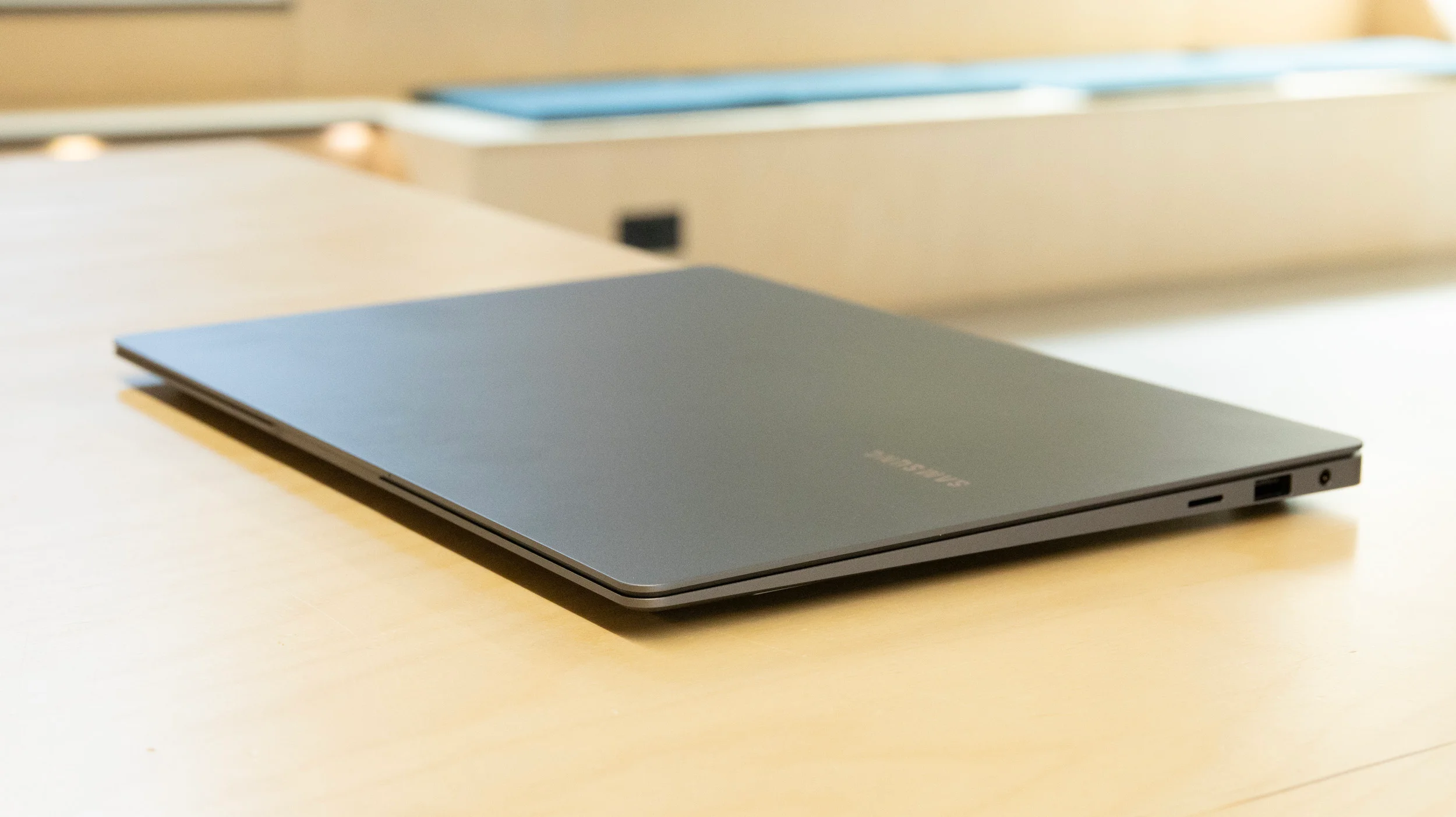 Đánh giá Samsung Galaxy Book5 Pro – Laptop cao cấp mỏng nhẹ, màn hình ấn tượng và hiệu năng mạnh mẽ cho người dùng chuyên nghiệp 21 Samsung Galaxy Book5 Pro.14