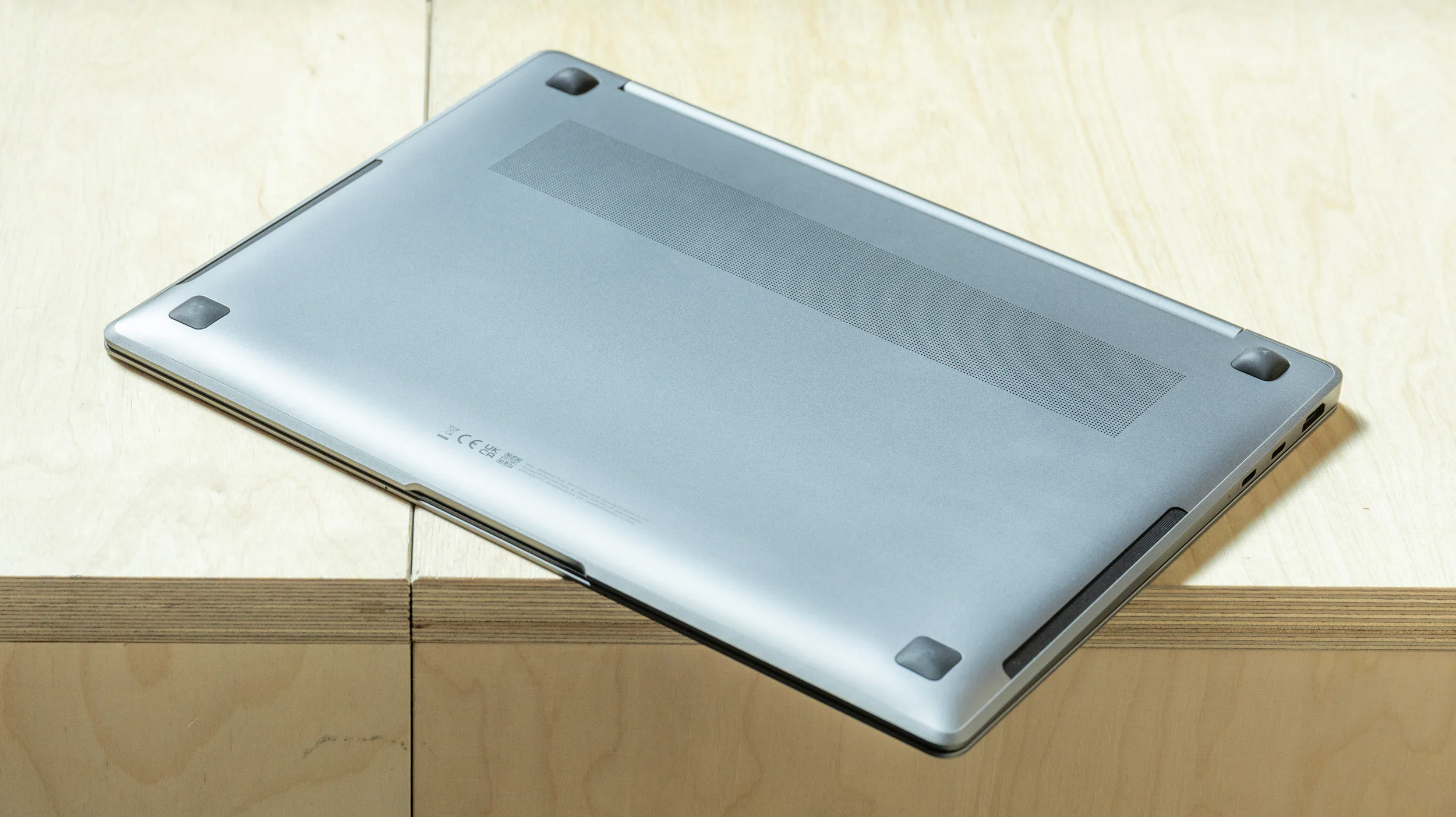 Đánh giá Samsung Galaxy Book5 Pro – Laptop cao cấp mỏng nhẹ, màn hình ấn tượng và hiệu năng mạnh mẽ cho người dùng chuyên nghiệp 27 Samsung Galaxy Book5 Pro.15