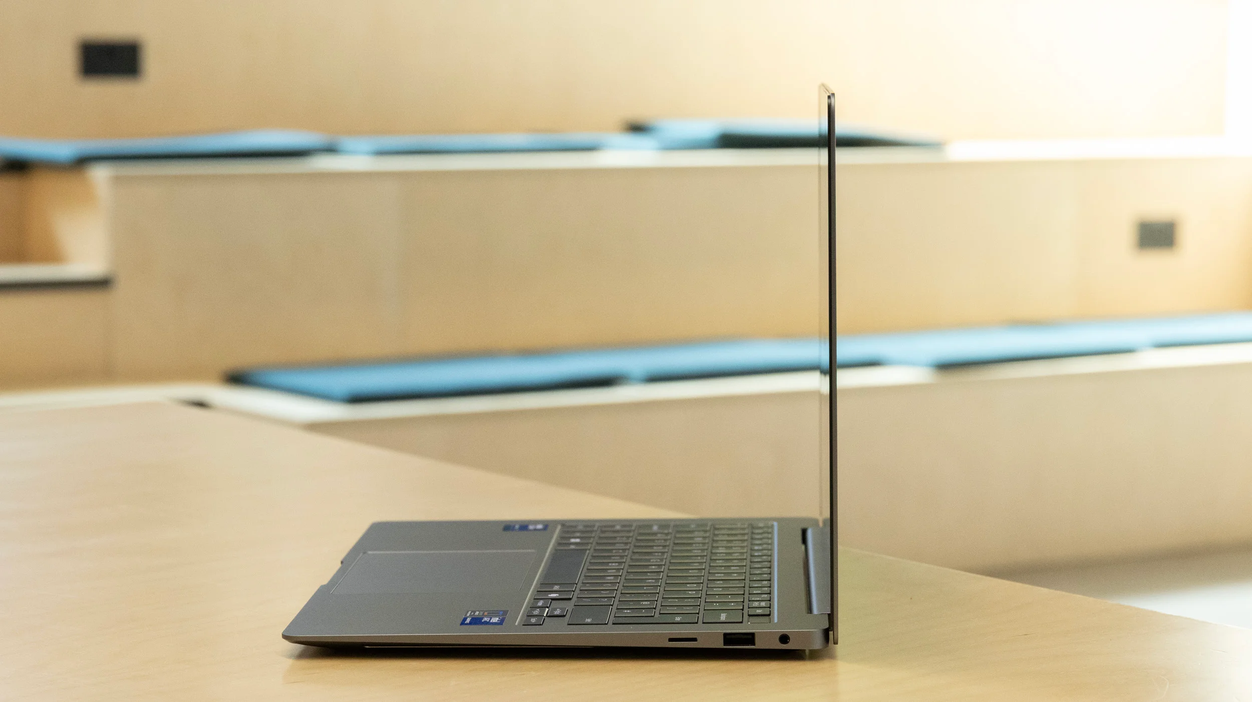 Đánh giá Samsung Galaxy Book5 Pro – Laptop cao cấp mỏng nhẹ, màn hình ấn tượng và hiệu năng mạnh mẽ cho người dùng chuyên nghiệp 22 Samsung Galaxy Book5 Pro.16