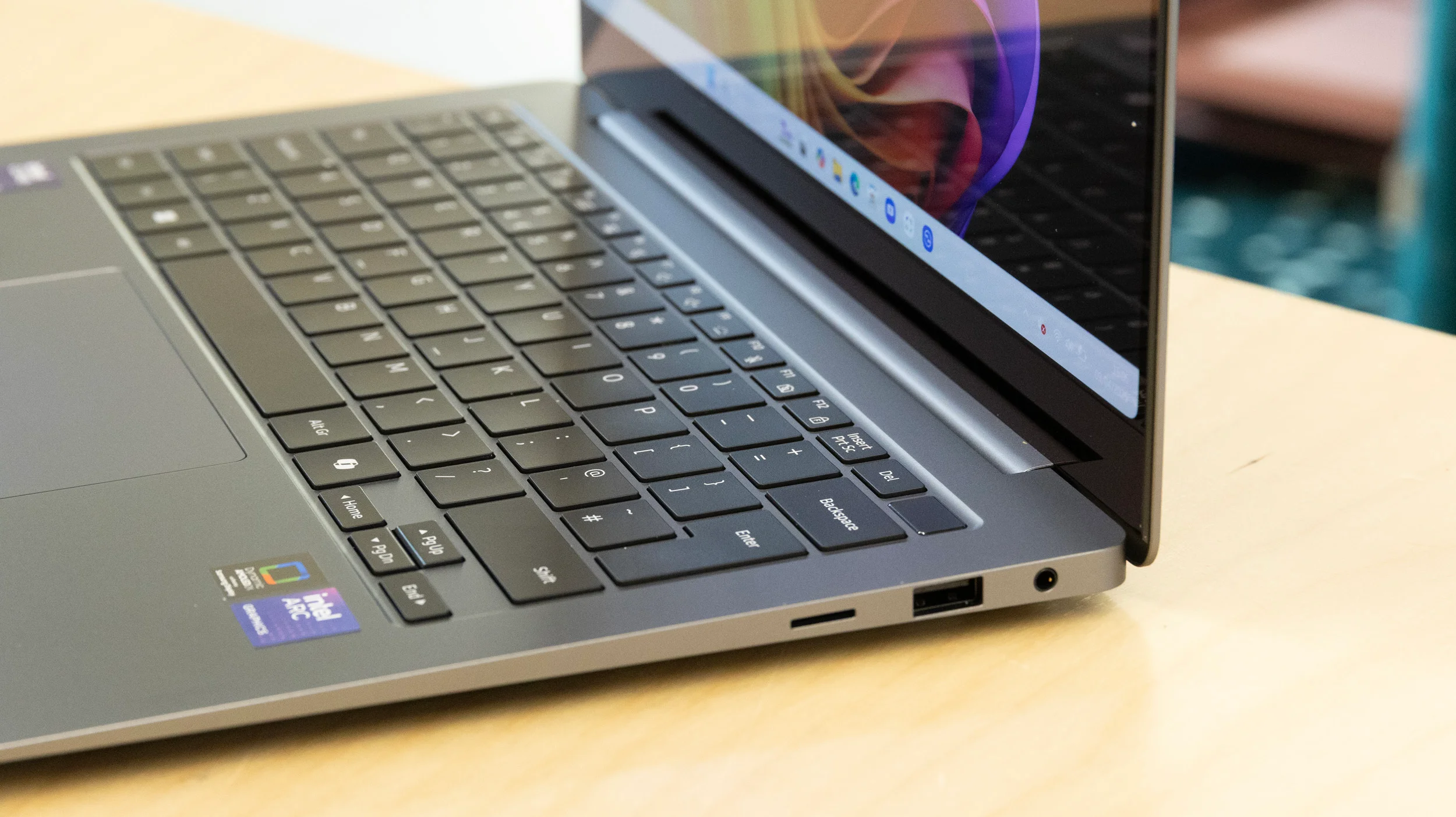 Đánh giá Samsung Galaxy Book5 Pro – Laptop cao cấp mỏng nhẹ, màn hình ấn tượng và hiệu năng mạnh mẽ cho người dùng chuyên nghiệp 29 Samsung Galaxy Book5 Pro.17