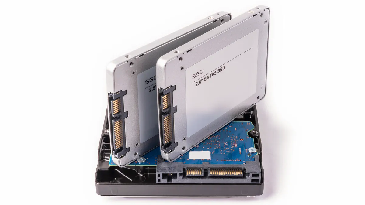 Ổ cứng HDD, SSD, NVMe, M.2 - Đâu là lựa chọn tốt nhất dành cho bạn? 11 Solid state drive SATA SSD1