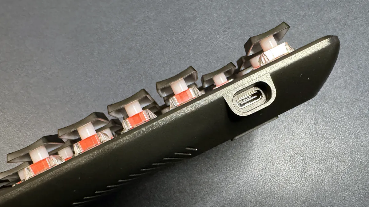 Đánh giá chi tiết Turtle Beach Vulcan II TKL – Bàn phím cơ gaming TKL với thiết kế low-profile, switch quang học và hiệu năng vượt trội cho game thủ 15 Turtle Beach Vulcan II TKL11.jpg